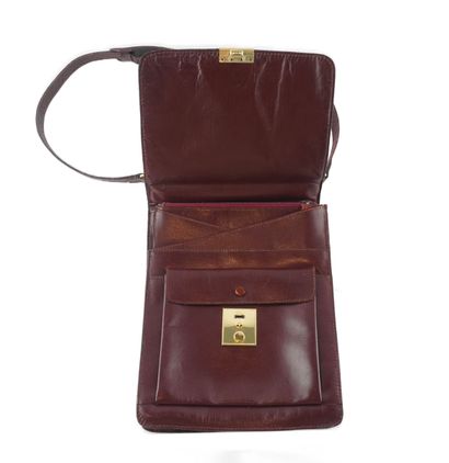 CARTIER
Cartier shoulder bag in burgundy...