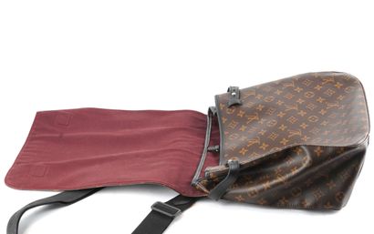 LOUIS VUITTON
Louis Vuitton Monogram canvas...