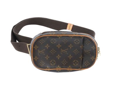 LOUIS VUITTON
Louis Vuitton Ganju Pouch belt...