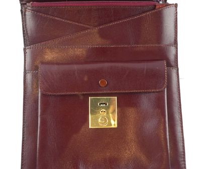 CARTIER
Cartier shoulder bag in burgundy...