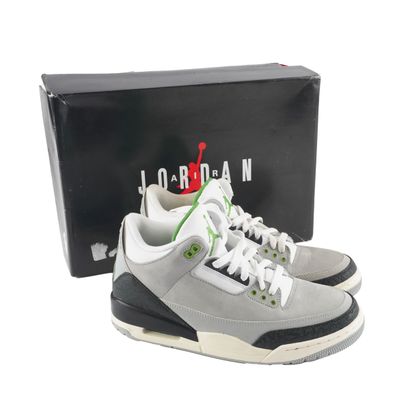 NIKE AIR JORDAN
Nike Air Jordan 3 Retro shoes,...