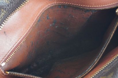 LOUIS VUITTON
Louis Vuitton Messenger shoulder...