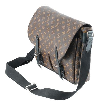 LOUIS VUITTON
Louis Vuitton Christopher Messenger...