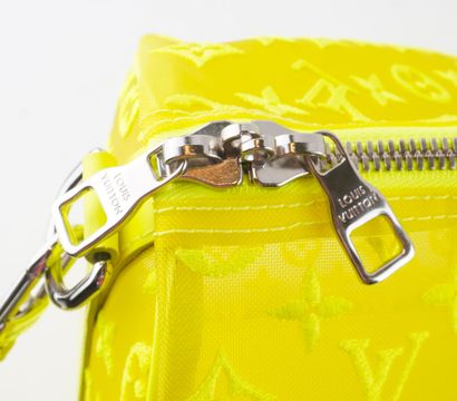 LOUIS VUITTON KEEPALL 50 MESH YELLOW
Louis...