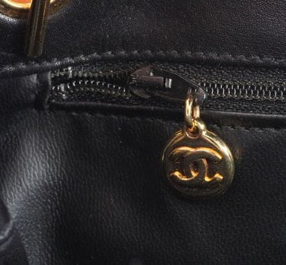 CHANEL
Quilted black leather Chanel bag,...