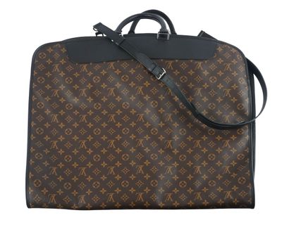 LOUIS VUITTON
Louis Vuitton garment bag in...