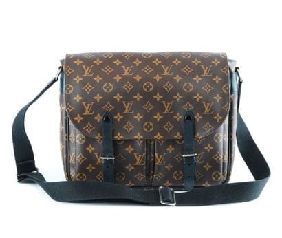 LOUIS VUITTON
Louis Vuitton Christopher Messenger...