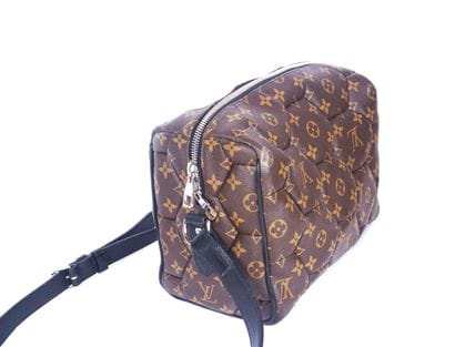 LOUIS VUITTON HEXAGON NEO TROCADERO
Louis...