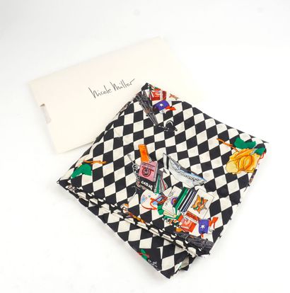 NICOLE MILLER
Nicole Miller silk square 100%
109...