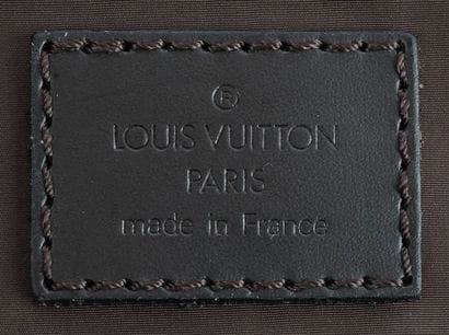 LOUIS VUITTON
Louis Vuitton travel shoulder...
