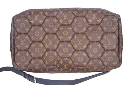 LOUIS VUITTON HEXAGON NEO SPORTY
Louis Vuitton...