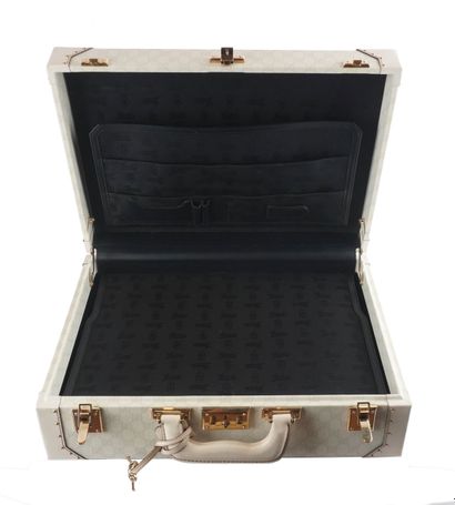 GUCCI
Gucci trunks in Monogam GG canvas and...