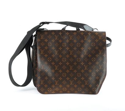 LOUIS VUITTON
Louis Vuitton Monogram canvas...