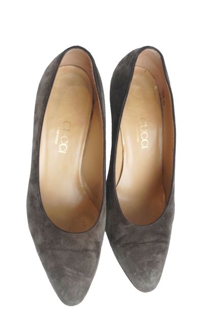 GUCCI
Gucci shoes in brown suede.
Size: ...