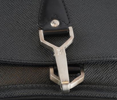 LOUIS VUITTON TAIGA
Louis Vuitton Taiga Cassiar...
