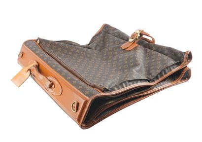 LOUIS VUITTON
Louis Vuitton garment bag in...