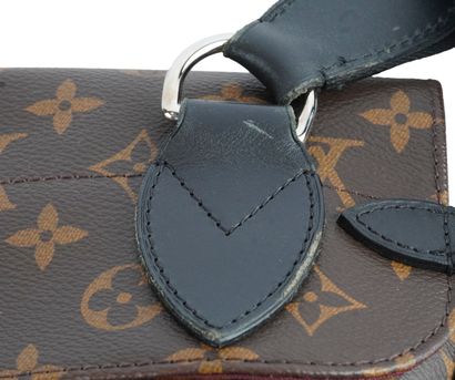 LOUIS VUITTON
Louis Vuitton Monogram canvas...