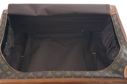 LOUIS VUITTON
Louis Vuitton suitcase in Monogram...