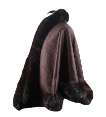 SAGAFURS
Sagafurs Poncho in brown wool and...