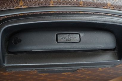 LOUIS VUITTON
Louis Vuitton rolling suitcase...