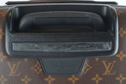 LOUIS VUITTON
Louis Vuitton rolling suitcase...