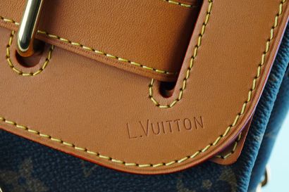 LOUIS VUITTON STEAMER
Louis Vuitton Steamer...