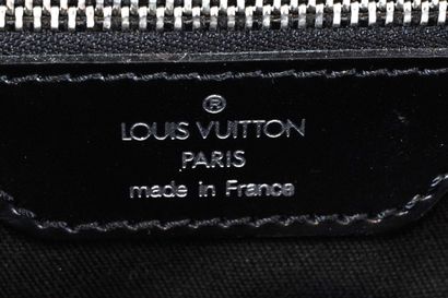 LOUIS VUITTON TAIGA
Louis Vuitton Taiga Cassiar...