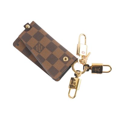 LOUIS VUITTION
Key ring with 3 padlocks and...