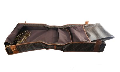 LOUIS VUITTON
Louis Vuitton travel garment...