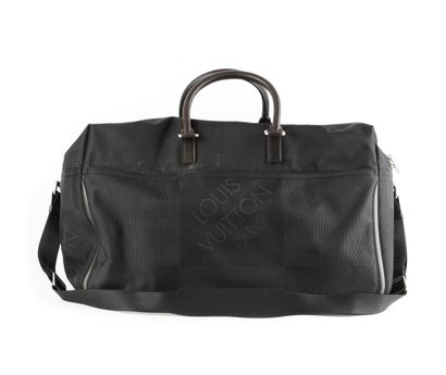 LOUIS VUITTON
Louis Vuitton travel shoulder...