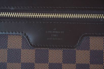 LOUIS VUITTON
Louis Vuitton Damier Ebéne...