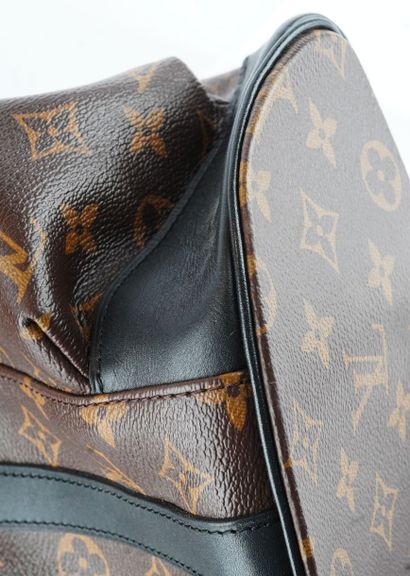 LOUIS VUITTON CHRISTOPHER
Louis Vuitton Christopher...