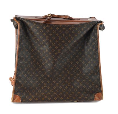 LOUIS VUITTON
Louis Vuitton travel garment...