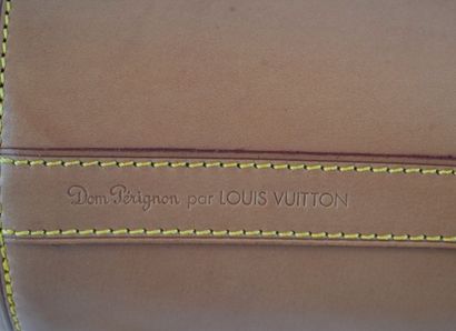 LOUIS VUITTON 
Set including wine bottle...