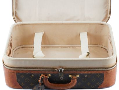 LOUIS VUITTON
Vintage Louis Vuitton suitcase...