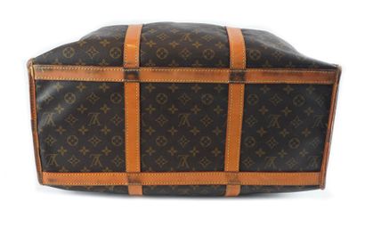 LOUIS VUITTON
Louis Vuitton travel bag in...