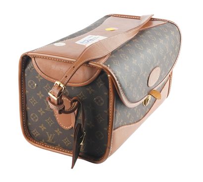 LOUIS VUITTON
Louis Vuitton cosmetic bag...