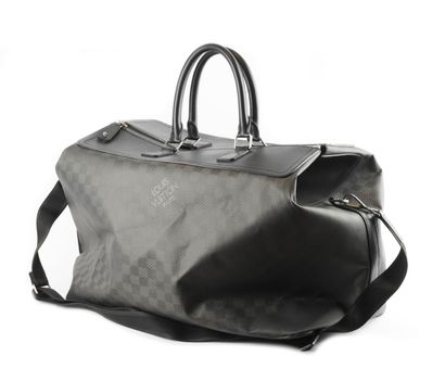 LOUIS VUITTON
Louis Vuitton Damier Carbone...