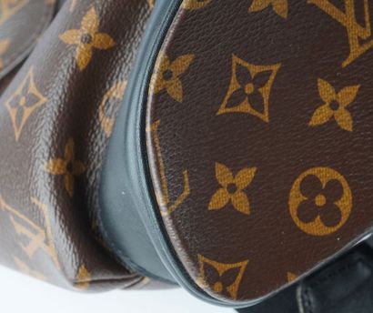 LOUIS VUITTON CHRISTOPHER
Louis Vuitton Christopher...