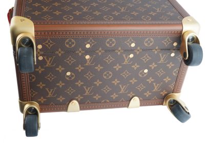 LOUIS VUITTON ROLLING TRUNK
Louis Vuitton...