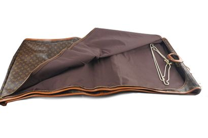 LOUIS VUITTON
Louis Vuitton garment bag in...