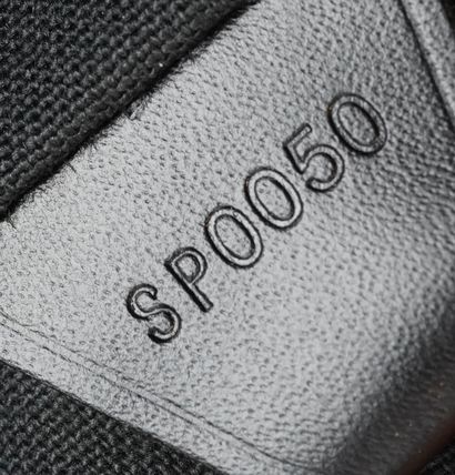 LOUIS VUITTON TAIGA
Louis Vuitton Taiga Cassiar...