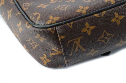 LOUIS VUITTON
Louis Vuitton Christopher Messenger...
