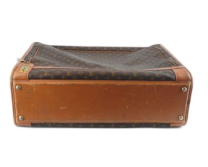 LOUIS VUITTON
Louis Vuitton suitcase in Monogram...