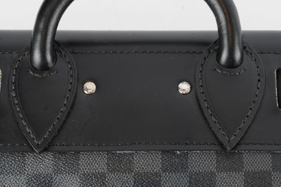 LOUIS VUITTON ECLIPSE
Large Louis Vuitton...