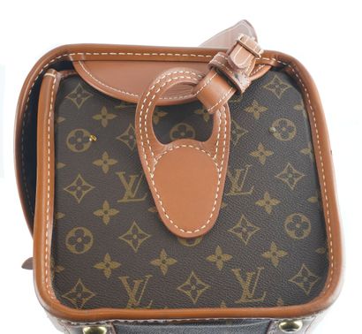 LOUIS VUITTON
Louis Vuitton cosmetic bag...