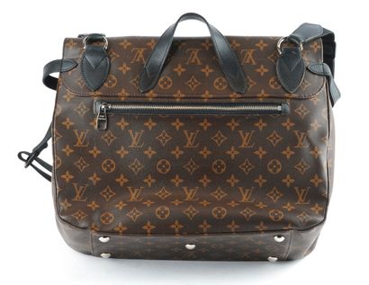 LOUIS VUITTON
Louis Vuitton Monogram canvas...