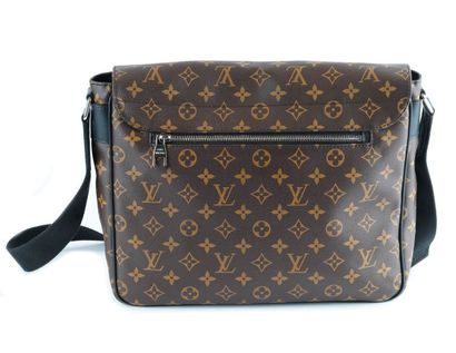 LOUIS VUITTON
Louis Vuitton Christopher Messenger...