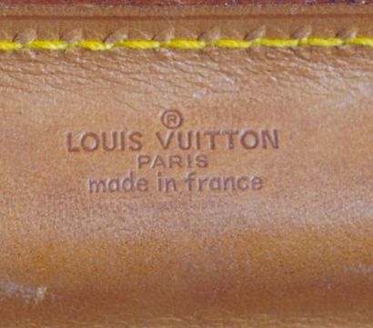 LOUIS VUITTON ECLIPSE
Large Louis Vuitton...