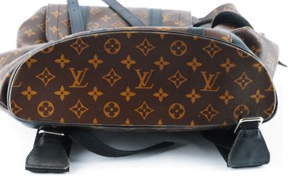 LOUIS VUITTON CHRISTOPHER
Louis Vuitton Christopher...